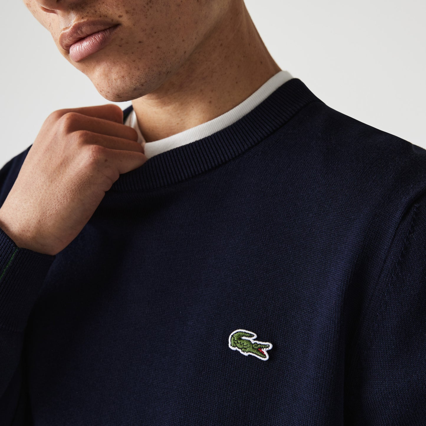 Maglione LACOSTE girocollo monocromatico in mistolana AH3225